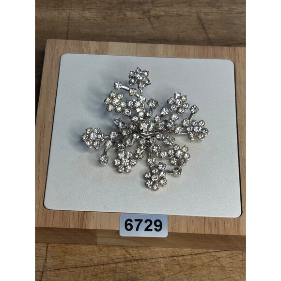 Vintage Snowflake Brooch Pin With Clear Rhinestones - Picture 3 of 7